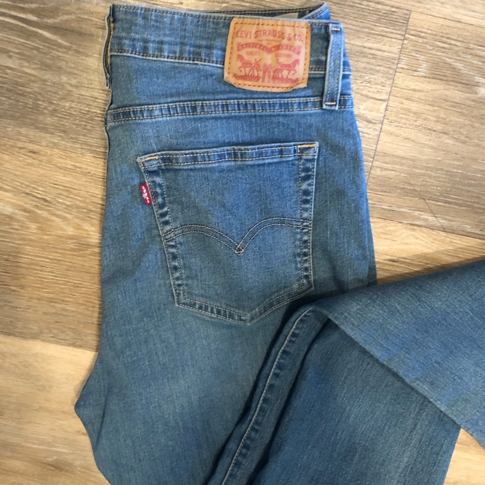 Sale! Levi's High Rise Med Wash Bootcut